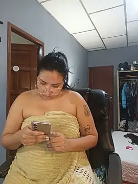 Snapshot of DanelyLopez chatting on June 12, 2026, 1:58 am DanelyLopez online show from June 12, 2026, 1:58 am