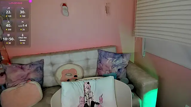 tinysara online show from December 20, 2025, 4:32 pm