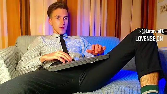 Midnighter  online show from November 22, 2025, 12:54 am