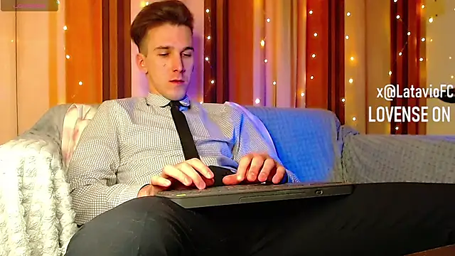 Midnighter  online show from February 5, 2026, 2:02 pm