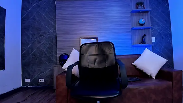 charlottewhitte online show from October 3, 2025, 12:28 pm