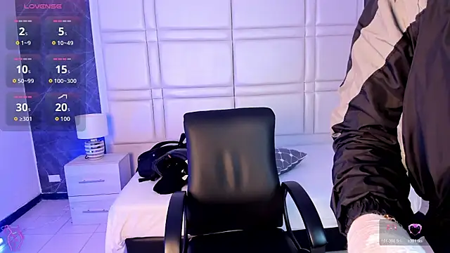 charlottewhitte online show from April 6, 2026, 12:17 pm