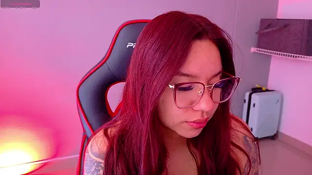 Snapshot of samantha_tattu chatting on May 1, 2026, 2:00 pm samantha tattu online show from May 1, 2026, 2:00 pm