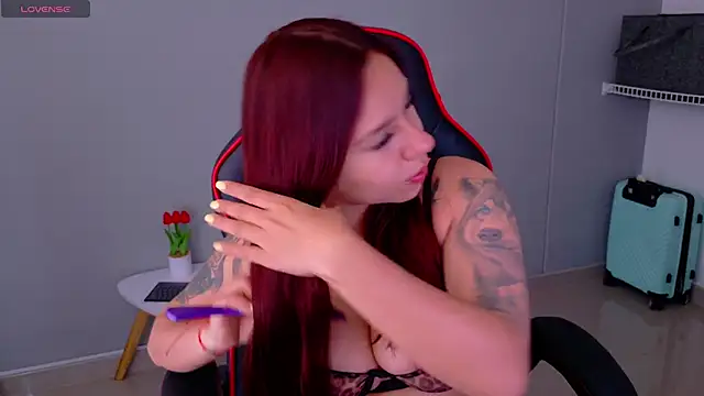 Snapshot of samantha_tattu chatting on May 5, 2026, 6:44 pm samantha tattu online show from May 5, 2026, 6:44 pm