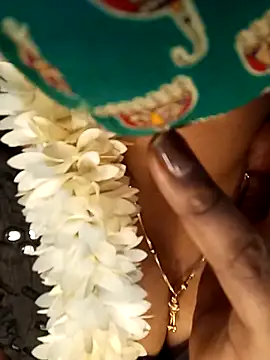 tuttifrutti17 online show from February 18, 2025, 5:42 pm