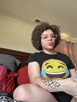 Snapshot of QueenNuttCollector chatting on February 4, 2026, 3:51 pm QueenNuttCollector online show from February 4, 2026, 3:51 pm