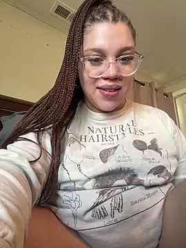 Snapshot of QueenNuttCollector chatting on December 16, 2025, 5:17 pm QueenNuttCollector online show from December 16, 2025, 5:17 pm