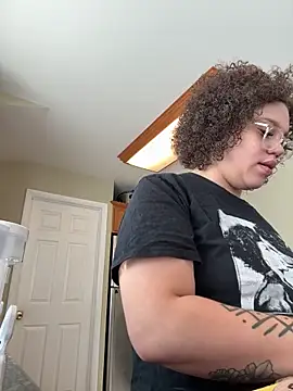 Snapshot of QueenNuttCollector chatting on February 3, 2026, 5:07 pm QueenNuttCollector online show from February 3, 2026, 5:07 pm