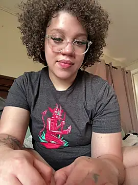 Snapshot of QueenNuttCollector chatting on March 4, 2026, 5:21 pm QueenNuttCollector online show from March 4, 2026, 5:21 pm