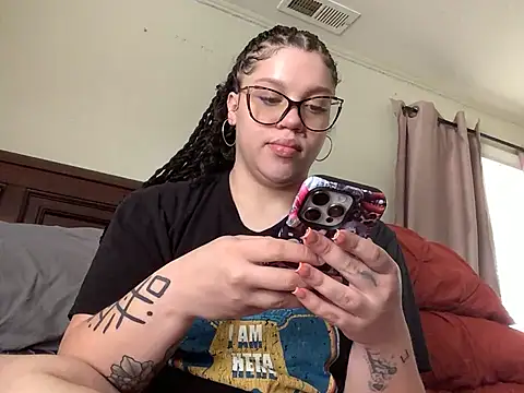 Snapshot of QueenNuttCollector chatting on May 22, 2026, 4:16 pm QueenNuttCollector online show from May 22, 2026, 4:16 pm