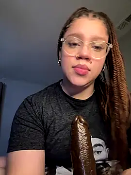 Snapshot of QueenNuttCollector chatting on December 2, 2025, 6:09 pm QueenNuttCollector online show from December 2, 2025, 6:09 pm