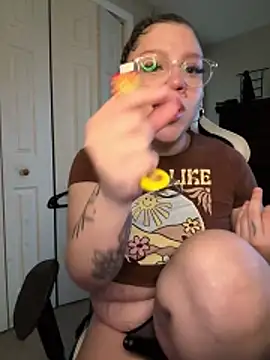 Snapshot of QueenNuttCollector chatting on March 3, 2026, 6:26 pm QueenNuttCollector online show from March 3, 2026, 6:26 pm