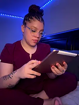 Snapshot of QueenNuttCollector chatting on December 20, 2025, 2:36 am QueenNuttCollector online show from December 20, 2025, 2:36 am