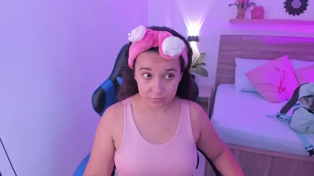 izaro22 online show from October 1, 2025, 1:04 pm