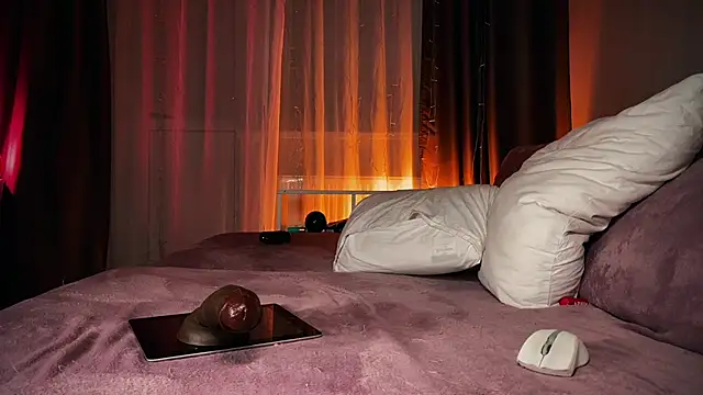 Pi-x-ie online show from February 8, 2026, 4:05 pm