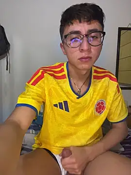CamiRojas boy online show from June 18, 2026, 4:55 am