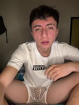 CamiRojas boy online show from July 17, 2026, 3:37 am