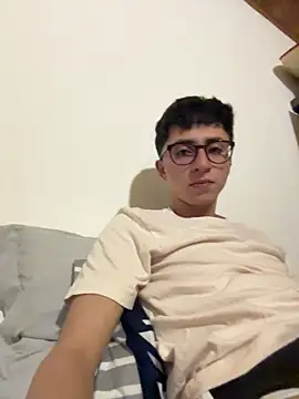 CamiRojas boy online show from December 15, 2025, 4:18 am