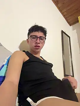 CamiRojas boy online show from June 21, 2026, 4:07 am