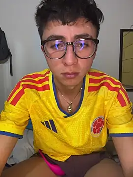 CamiRojas boy online show from June 24, 2026, 5:17 am