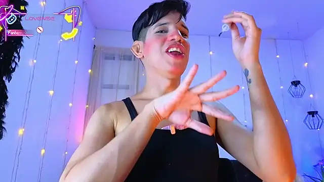 Ariel Femboy  online show from February 14, 2026, 4:13 am