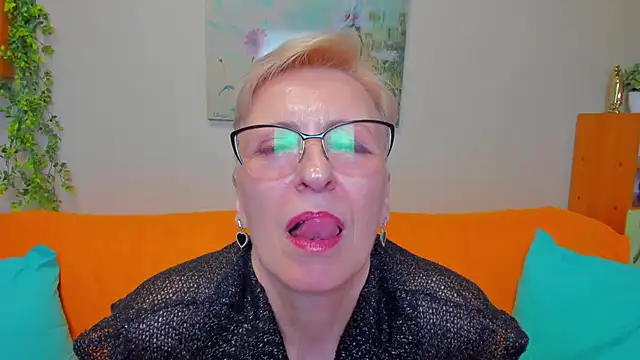 iamyourdream89 online show from April 2, 2026, 1:07 pm