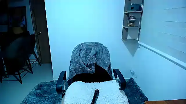 Snapshot of Danna_Ross_ chatting on September 10, 2025, 12:20 am Danna Ross  online show from September 10, 2025, 12:20 am