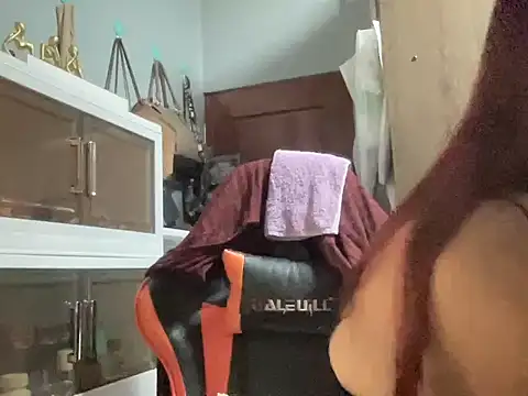 UrLove Marga online show from November 17, 2025, 10:36 pm