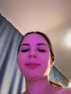 Snapshot of Alina_Vibe_Me chatting on February 25, 2025, 11:37 pm Alina Vibe Me online show from February 25, 2025, 11:37 pm