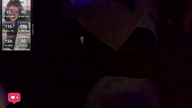 kimmiakiss22 online show from April 13, 2026, 2:26 am