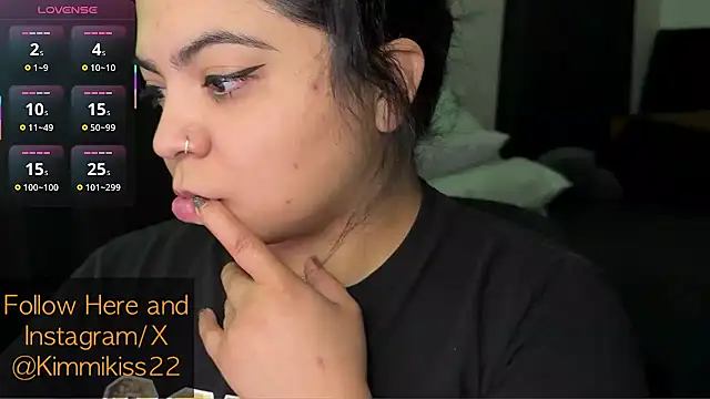 kimmiakiss22 online show from November 1, 2025, 11:42 pm
