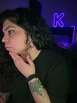 kimmiakiss22 online show from February 3, 2026, 7:13 am