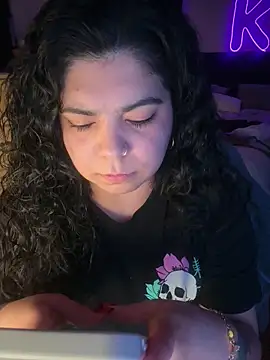 kimmiakiss22 online show from February 13, 2026, 5:29 am