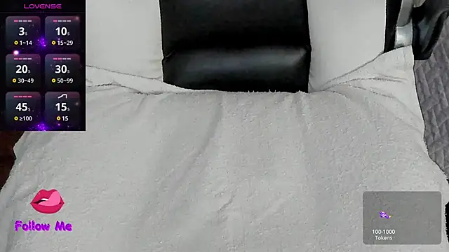 natasha logan  online show from March 23, 2025, 4:05 am