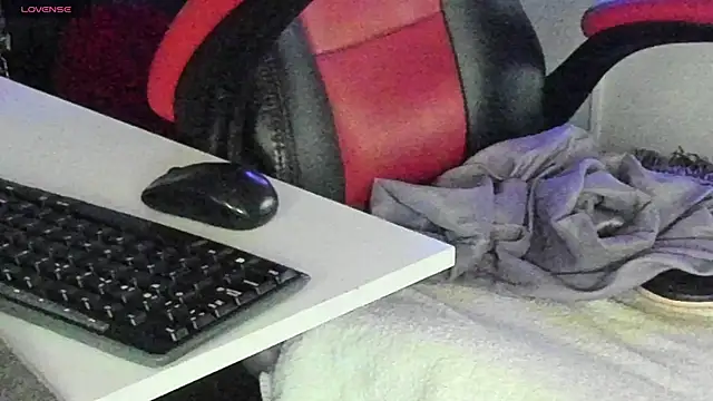 natasha logan  online show from October 21, 2025, 4:01 am