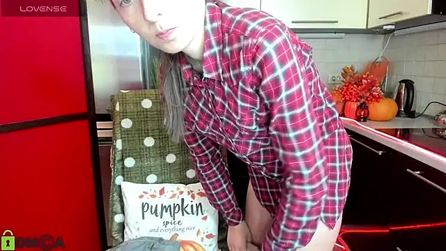 TayanaJons online show from November 7, 2025, 7:57 am