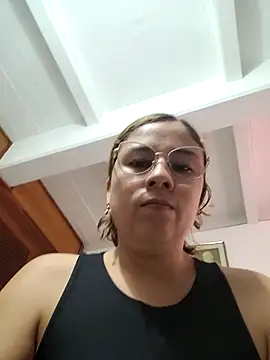 Snapshot of selena_gomez2 chatting on November 7, 2025, 1:37 pm selena gomez2 online show from November 7, 2025, 1:37 pm