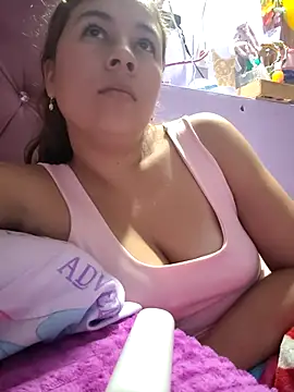 Snapshot of selena_gomez2 chatting on October 25, 2025, 2:00 am selena gomez2 online show from October 25, 2025, 2:00 am