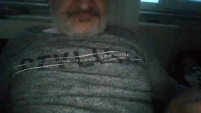 asira39 online show from April 18, 2026, 5:04 pm