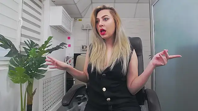 AvaBlue  online show from January 12, 2026, 5:58 am