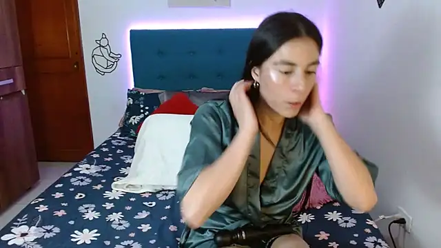 Snapshot of antonella_sweet33 chatting on January 24, 2025, 8:00 pm antonella sweet33 online show from January 24, 2025, 8:00 pm