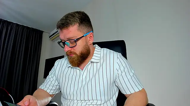 Findom guy online show from May 10, 2026, 10:41 am