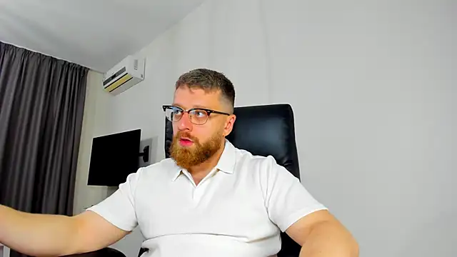 Snapshot of Findom_guy chatting on April 15, 2026, 11:05 am Findom guy online show from April 15, 2026, 11:05 am