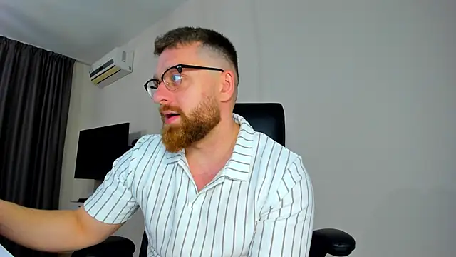 Snapshot of Findom_guy chatting on April 14, 2026, 9:47 am Findom guy online show from April 14, 2026, 9:47 am