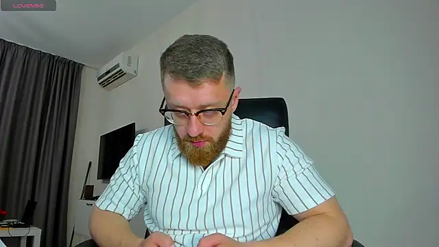 Snapshot of Findom_guy chatting on March 29, 2026, 3:02 pm Findom guy online show from March 29, 2026, 3:02 pm