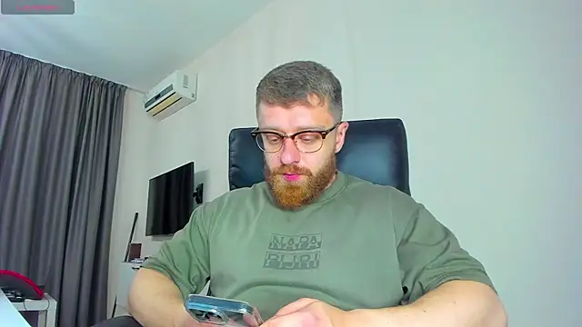 Snapshot of Findom_guy chatting on March 25, 2026, 6:07 pm Findom guy online show from March 25, 2026, 6:07 pm