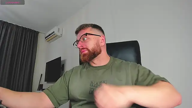 Snapshot of Findom_guy chatting on March 17, 2026, 10:07 am Findom guy online show from March 17, 2026, 10:07 am