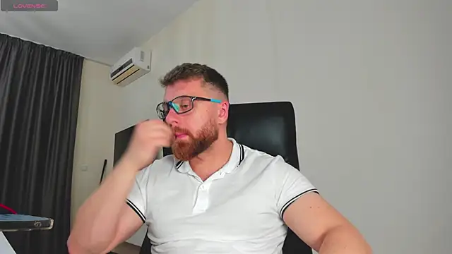 Snapshot of Findom_guy chatting on March 5, 2026, 11:07 am Findom guy online show from March 5, 2026, 11:07 am