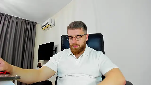 Snapshot of Findom_guy chatting on April 5, 2026, 10:33 am Findom guy online show from April 5, 2026, 10:33 am