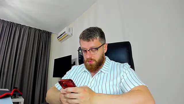 Snapshot of Findom_guy chatting on April 8, 2026, 3:24 pm Findom guy online show from April 8, 2026, 3:24 pm